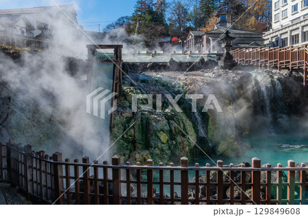 草津温泉の象徴-湯畑の風景 草津温泉の象徴-湯畑の風景 129849608
