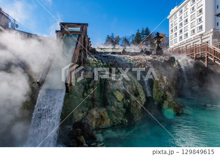 草津温泉の象徴－湯畑の風景 129849615