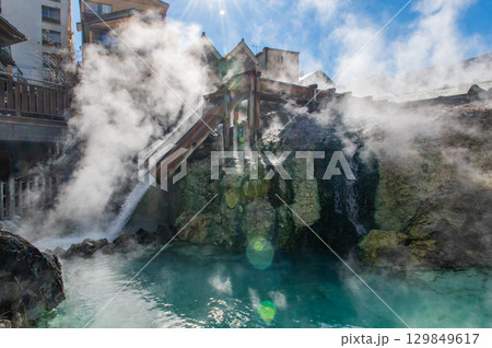 草津温泉の象徴－湯畑の風景 129849617