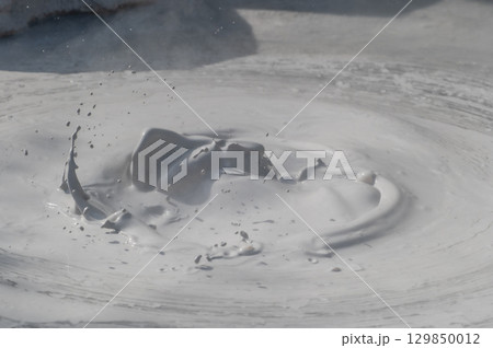 大地の芸術－別府・坊主地獄 129850012