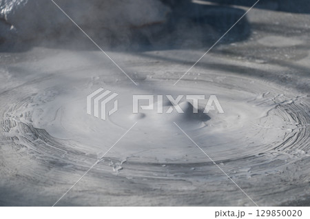 大地の芸術－別府・坊主地獄 129850020