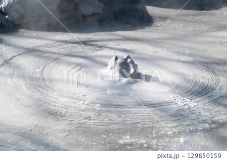 大地の芸術－別府・坊主地獄 129850159