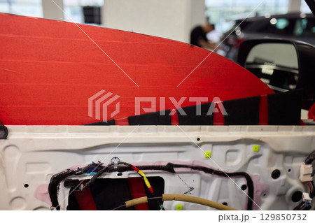 Detailed Step-by-step Guide to the Car Door Insulation Installation Process for Efficiency 129850732