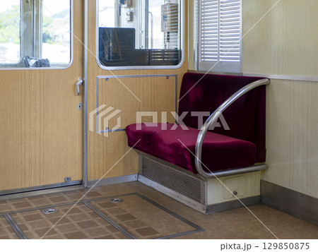 阪急電車の優先座席 阪急電車の優先座席 129850875