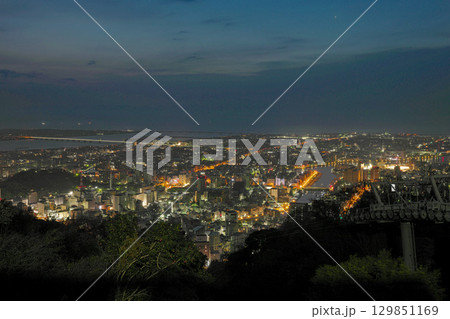 【眉山展望台より徳島市内を一望】 徳島県徳島市眉山町茂助ケ原 【眉山展望台より徳島市内を一望】 徳島県徳島市眉山町茂助ケ原 129851169