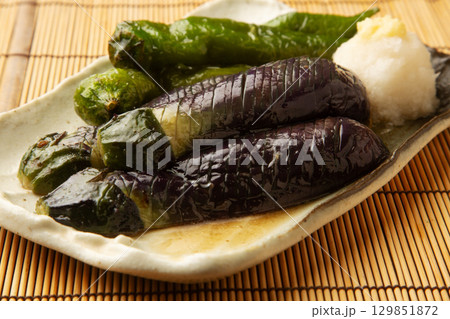 茄子と万願寺とうがらしの揚げ浸し 129851872