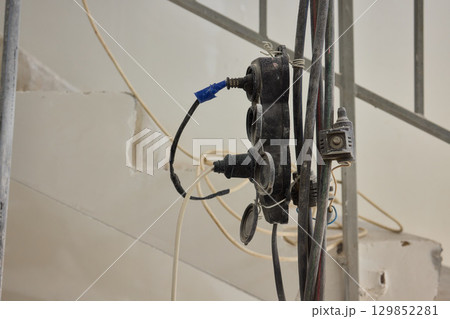 Explore Advanced Wall Finishing Tools for Seamless and Efficient Drywall Applications 129852281