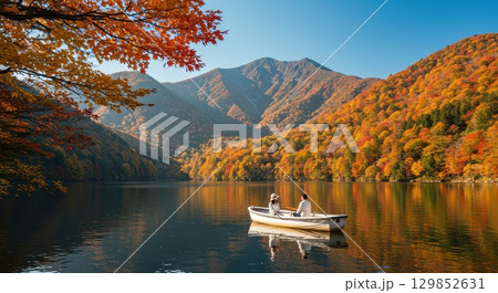 秋の紅葉と湖 129852631