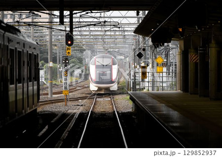 新庄駅を発車するつばさ 新庄駅を発車するつばさ 129852937