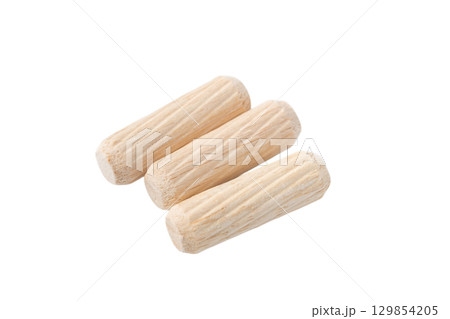 透明背景（png）に木製のダボ 129854205
