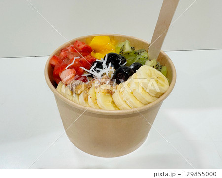 カップに入ったアサイーボウル 129855000