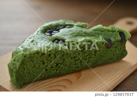 ずっしり抹茶蒸しぱん ずっしり抹茶蒸しぱん 129857037