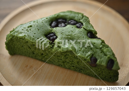 ずっしり抹茶蒸しぱん ずっしり抹茶蒸しぱん 129857043