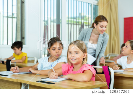 Kid cheating during test 129857265