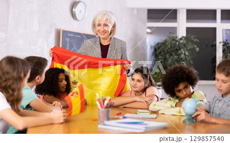students listen to woman teacher who talks about Spain 129857540