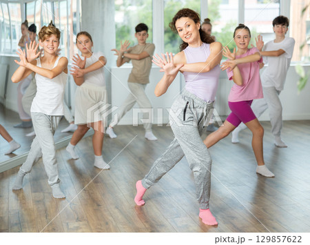 Group of children dancing jazz funk 129857622