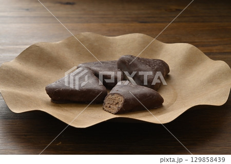 おひとリッチ 三角チョコパイ おひとリッチ 三角チョコパイ 129858439