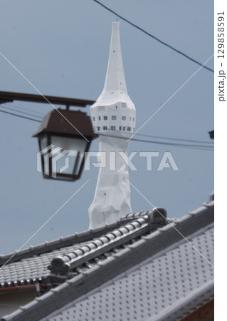 富田林寺内町から眺めるPLの塔 富田林寺内町から眺めるPLの塔 129858591