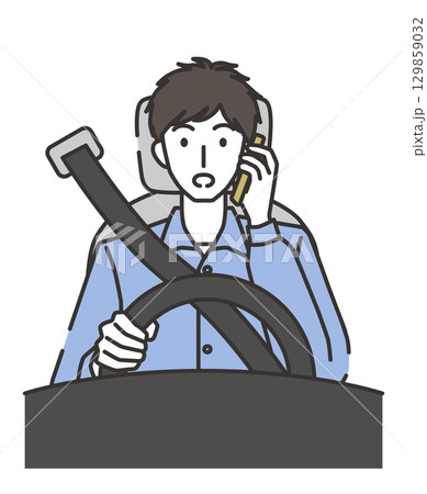 運転しながらスマホをする男性、注意喚起 129859032