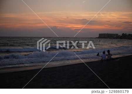 逗子 夕陽 ビーチ 逗子 夕陽 ビーチ 129860179