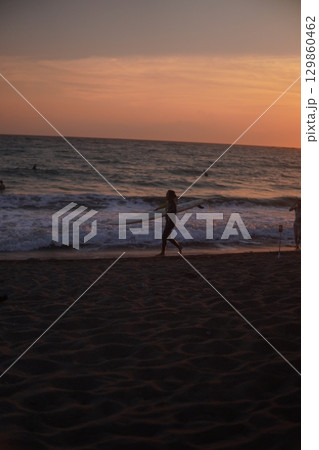 逗子 海岸 ビーチ 夕陽 エモい 逗子 海岸 ビーチ 夕陽 エモい 129860462