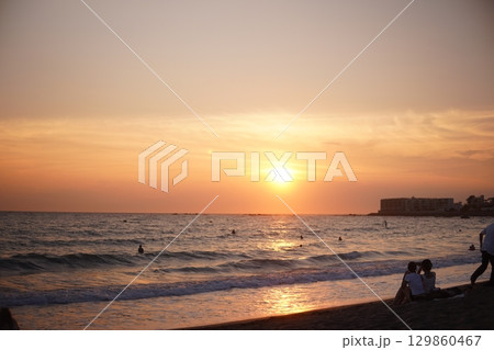 逗子 海岸 ビーチ 夕陽 エモい 逗子 海岸 ビーチ 夕陽 エモい 129860467