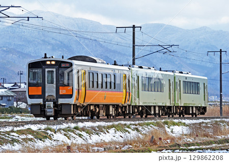磐越西線　会津若松－堂島　JR東日本　キハE120系＋キハ110系　キハE120-1（新津） 129862208