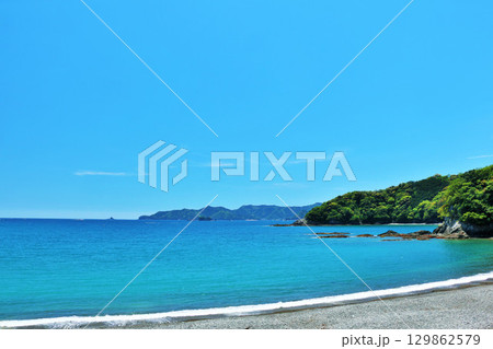 三重県 青空の豊浦海岸 三重県 青空の豊浦海岸 129862579