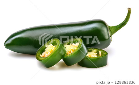 緑のハラペーニョの唐辛子 129863836