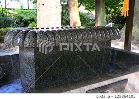晩夏の白川吉見神社手水舎 晩夏の白川吉見神社手水舎 129864105