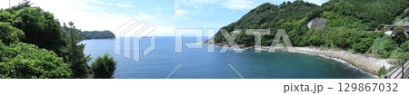 青空と碧い海に包まれる熊野の入り江 青空と碧い海に包まれる熊野の入り江 129867032