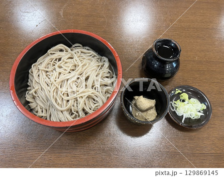 長野の名物であるくるみそば（くるみだれ） 129869145