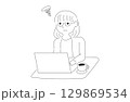 ノートパソコンと眼鏡の女性のイラスト 129869534