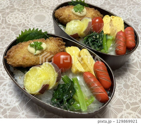 A traditional Korean dosirak, beautifully arranged with rice, assorted banchan, and savory proteins. Balanced and visually inviting, its a portable meal packed with vibrant flavors. 129869921