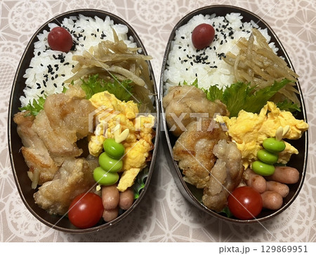 A traditional Korean dosirak, beautifully arranged with rice, assorted banchan, and savory proteins. Balanced and visually inviting, its a portable meal packed with vibrant flavors. 129869951