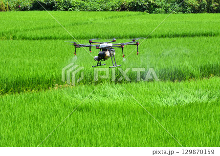 ドローンによる農薬散布 ドローンによる農薬散布 129870159