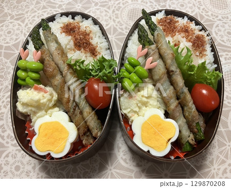 A traditional Korean dosirak, beautifully arranged with rice, assorted banchan, and savory proteins. Balanced and visually inviting, its a portable meal packed with vibrant flavors. 129870208