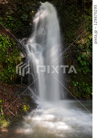 静岡県周智郡森町鍛治島　山里の風景 129870295