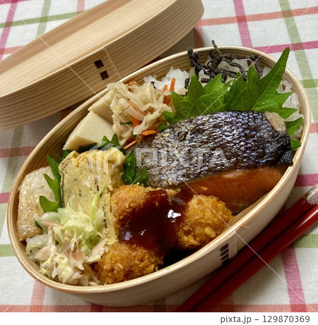 A traditional Korean dosirak, beautifully arranged with rice, assorted banchan, and savory proteins. Balanced and visually inviting, its a portable meal packed with vibrant flavors. 129870369