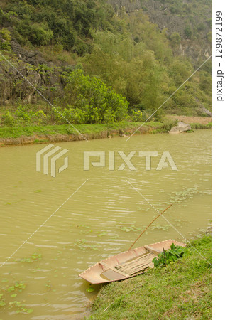 Boat in the Boi River. 129872199