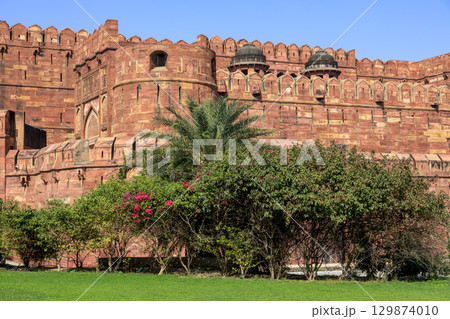 アーグラ城塞の城壁 129874010