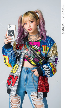 日本　女性　インフルエンサー 129874468