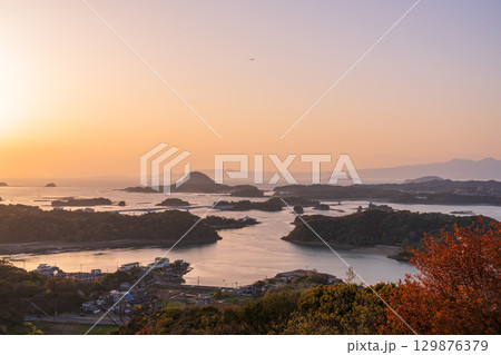 《熊本県》天草松島の夕暮れ・高舞登山の眺望 《熊本県》天草松島の夕暮れ・高舞登山の眺望 129876379