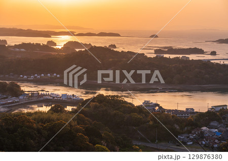 《熊本県》天草松島の夕暮れ・高舞登山の眺望 129876380