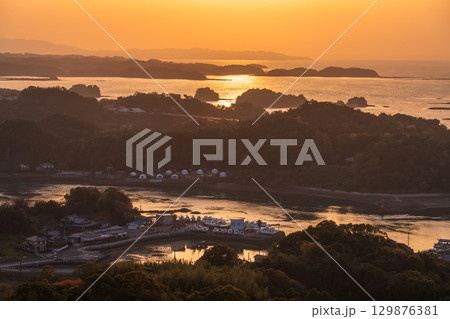 《熊本県》天草松島の夕暮れ・高舞登山の眺望 129876381