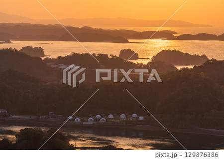 《熊本県》天草松島の夕暮れ・高舞登山の眺望 129876386