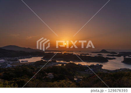 《熊本県》天草松島の夕暮れ・高舞登山の眺望 129876393