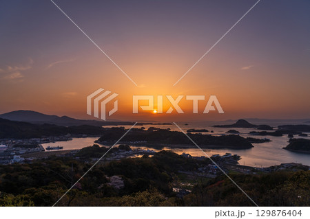 《熊本県》天草松島の夕暮れ・高舞登山の眺望 129876404