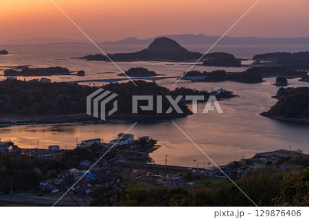《熊本県》天草松島の夕暮れ・高舞登山の眺望 129876406