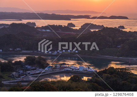 《熊本県》天草松島の夕暮れ・高舞登山の眺望 129876408